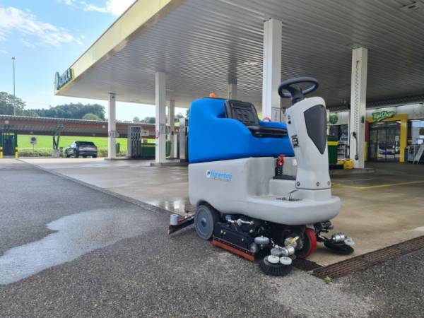 Reinigungsgeräte zum Mieten, Leasen oder Kauf bei KWS Stapler AG – Sauberkeit auf höchstem Niveau